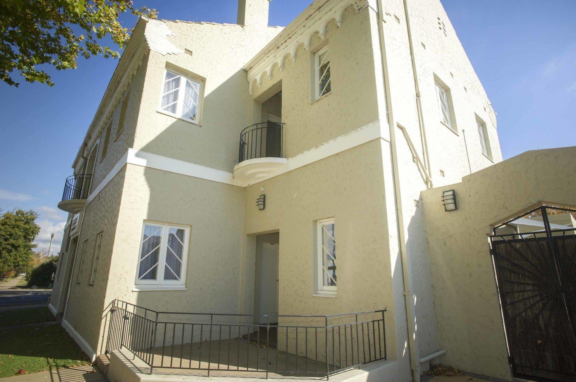 Globe Apartments Wagga Wagga Exterior photo