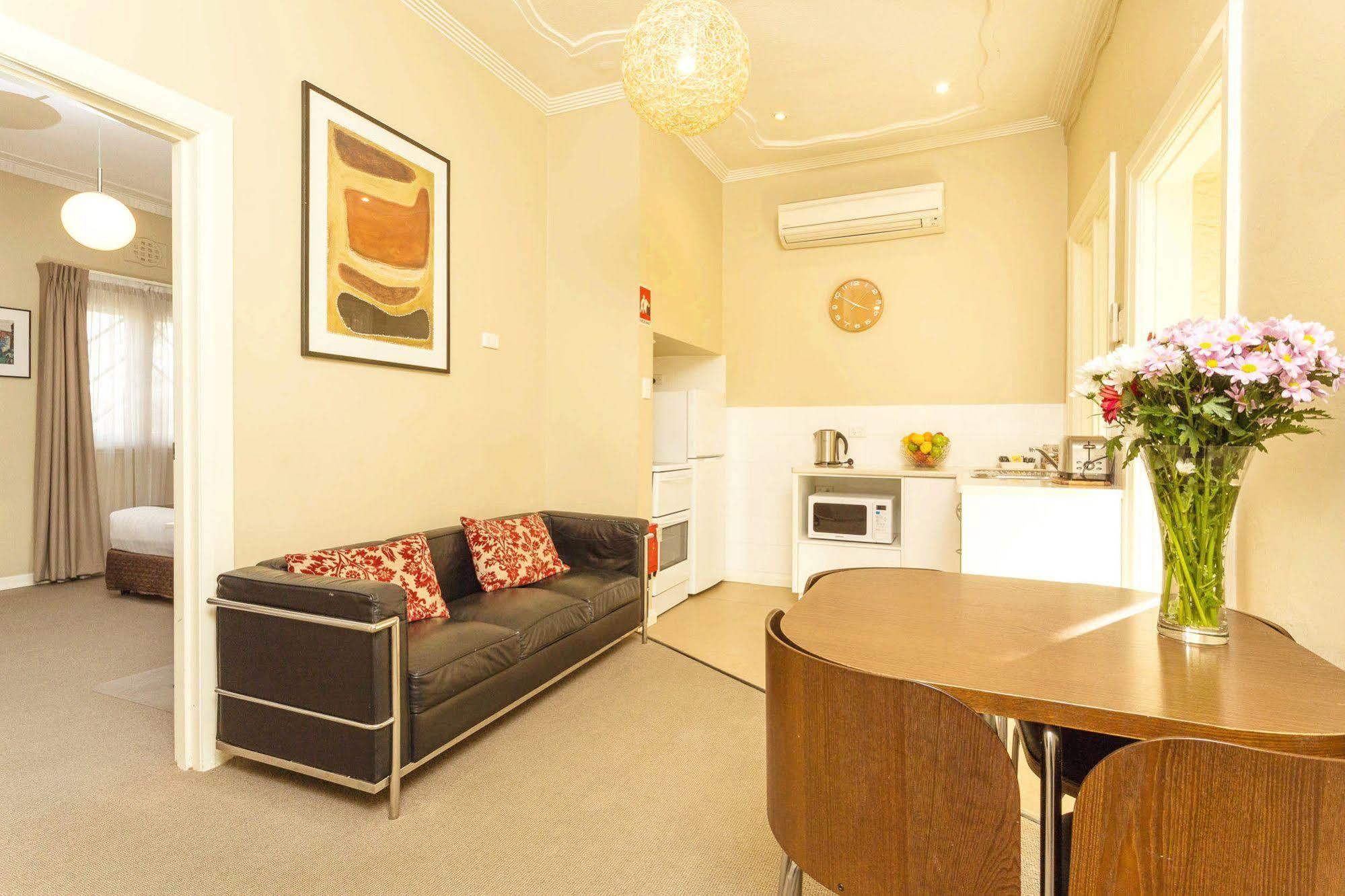 Globe Apartments Wagga Wagga Exterior photo